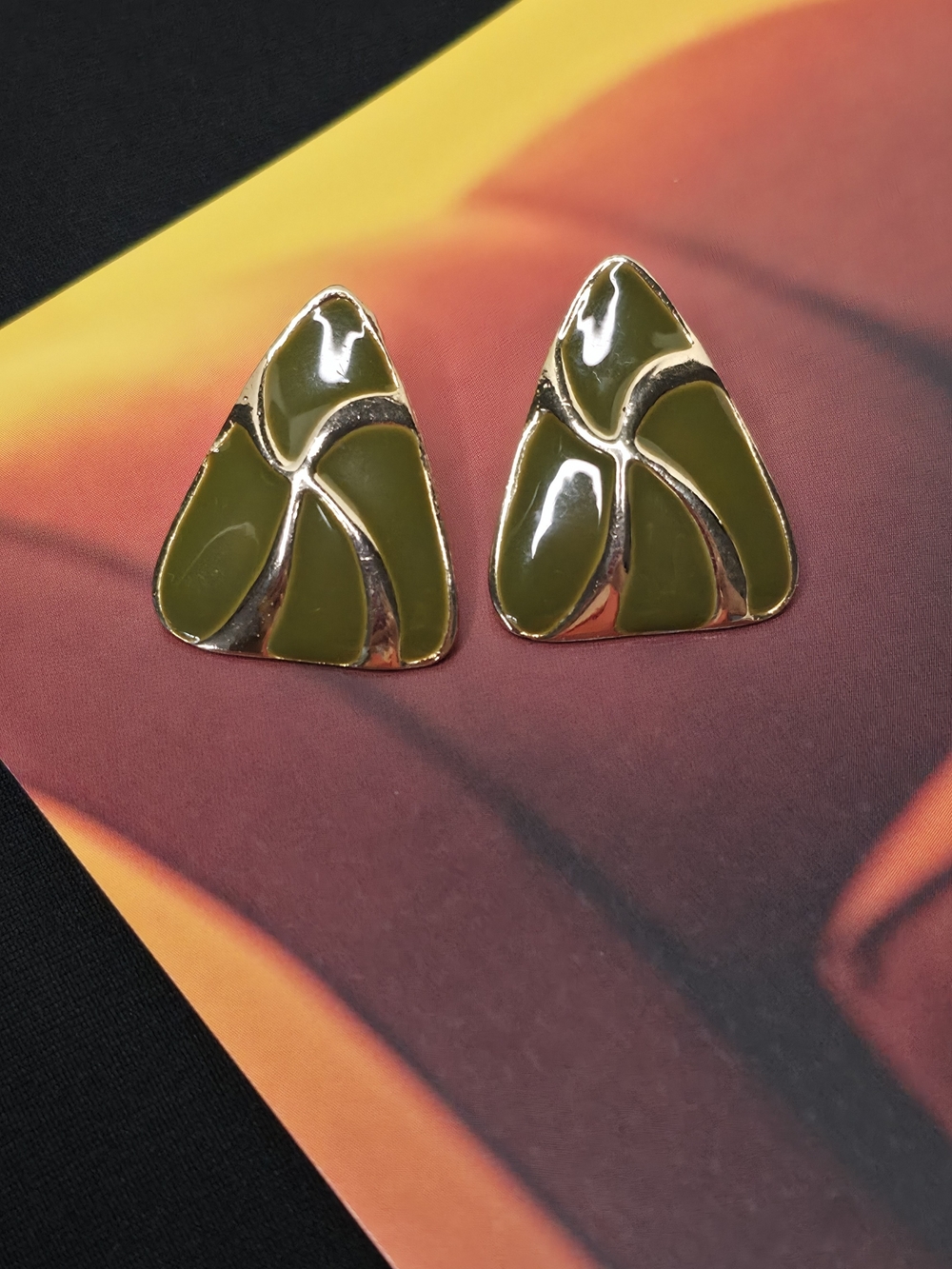 Vintage 80s Art Deco Green Enamel Gold Tone Geometric Triangle Post Earrings - Picture 6 of 6